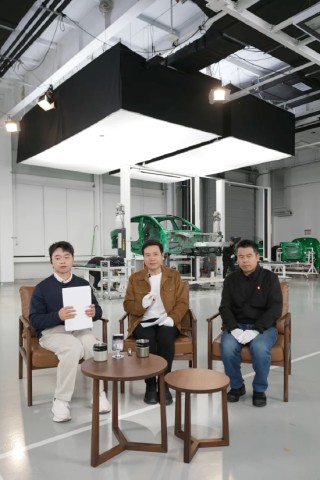 雷军回应“小米超强钢”质疑：如假包换，欢迎大家来拆测