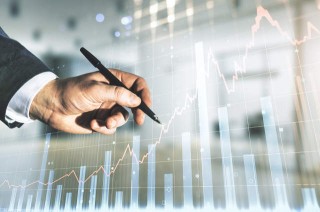 期货以何种方式确定交割价格？这个交割价格对市场有何影响？