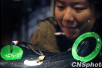 如何在金融投资中计算类似折价率？计算方法对投资决策有何影响？