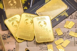 如何深入探究金期的价格标准？这些价格标准如何反映市场需求？