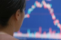 如何理解财经相关的各类术语？这些术语对投资决策有何影响？