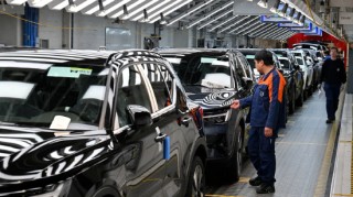 汽车巨头们在特朗普关税政策引发的混乱中取消业绩预测