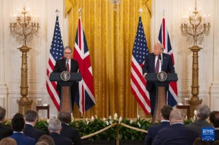 外盘头条：美英签署贸易协议 特朗普税收方案公布 新一代AI芯片刺激AMD股价大涨 特朗普集团推出智能手机