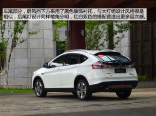 国产楼兰的性能表现如何？这种性能在不同路况下有何差异？