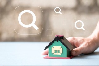 如何评估居住场所情况？评估需关注哪些方面？