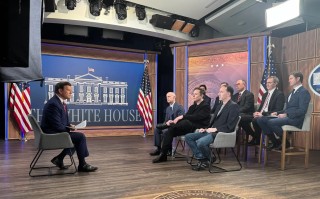 马斯克携DOGE团队首次亮相：这是一场革命！计划5月底之前削减1万亿美元支出