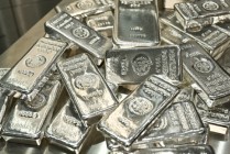 白银价格反弹7% 2025年末“过山车”走势仍在延续