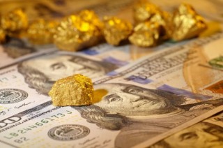 外盘头条：关税风波引发金价创新高 美国消费者信心持续下滑 通胀预期飙升 华尔街大行对前景充满迷茫