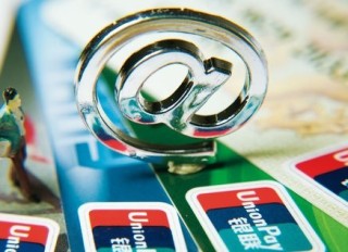 如何理解金融产品含义并分析其特点？金融产品特点对投资者选择有什么影响？