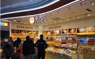 来伊份粽子吃出“带血创可贴”？“零食大王”OEM战略遭考验