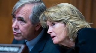 12月25日外盘头条：英伟达拟200亿美元收购AI芯片公司 耐克大涨 获库克增持 传英伟达叫停英特尔工艺测试