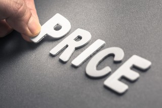 确定特定重量黄金价格重量与价格之间有何关系？