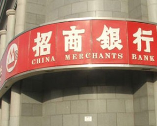 如何在银行申请信用卡额度调整？