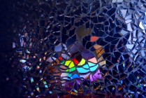 如何了解玻璃价格的关联因素？这些因素对玻璃期货投资有何影响？