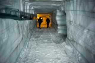 如何评估类似酒店的情况？评估时需关注哪些要点？