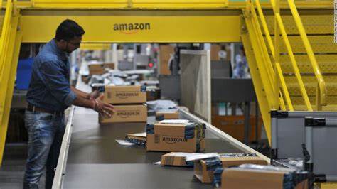 印度突袭检查亚马逊与Flipkart仓库 宣称发现大量违规商品  第1张