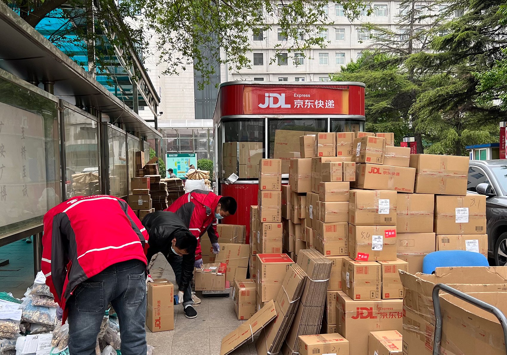 1200名退休快递员可提取数十万元公积金 刘强东最新发声：2024年是创业20年最有成就感的时候  第3张