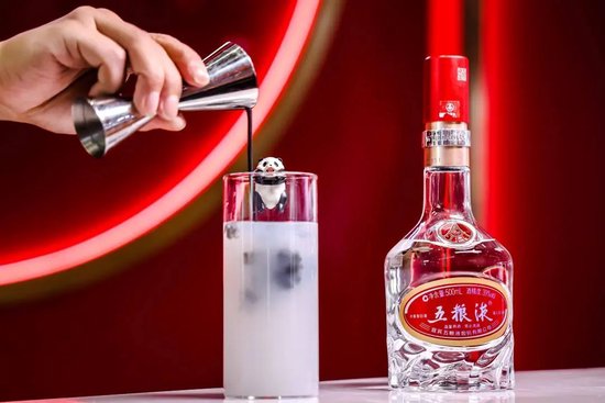 五粮液集团狂砸10亿增持，白酒龙头估值逻辑生变？  第5张