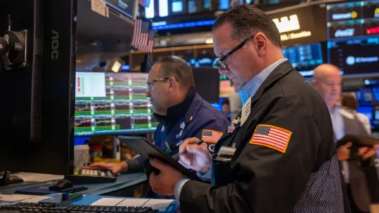 午盘：美股涨跌不一 纳指小幅上扬  第1张