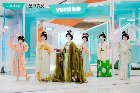 沐浴、护肤一步到位，你和白富美之间只差一台华帝美肌浴热水器  第1张