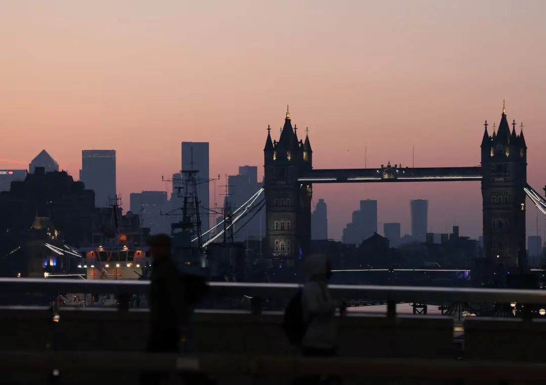 英国PMI站上荣枯线，8月降息已被定价？英镑走强或只是“昙花一现”  第1张