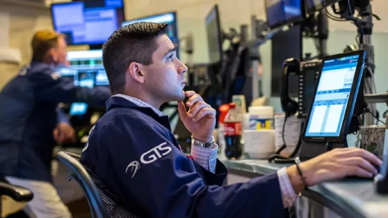 收盘：美股收高道指涨逾500点 原油连续第二日重挫  第2张