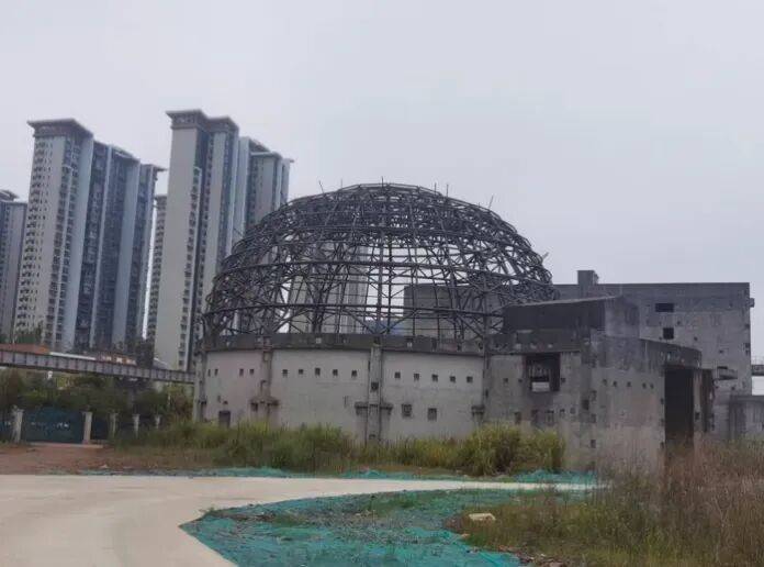 流拍后降价7000万元,长沙国资出手,接盘恒大知名烂尾项目!全国多个烂尾地标“复活”,专家:关键看项目债权是否干净 第1张 流拍后降价7000万元,长沙国资出手,接盘恒大知名烂尾项目!全国多个烂尾地标“复活”,专家:关键看项目债权是否干净 第1张