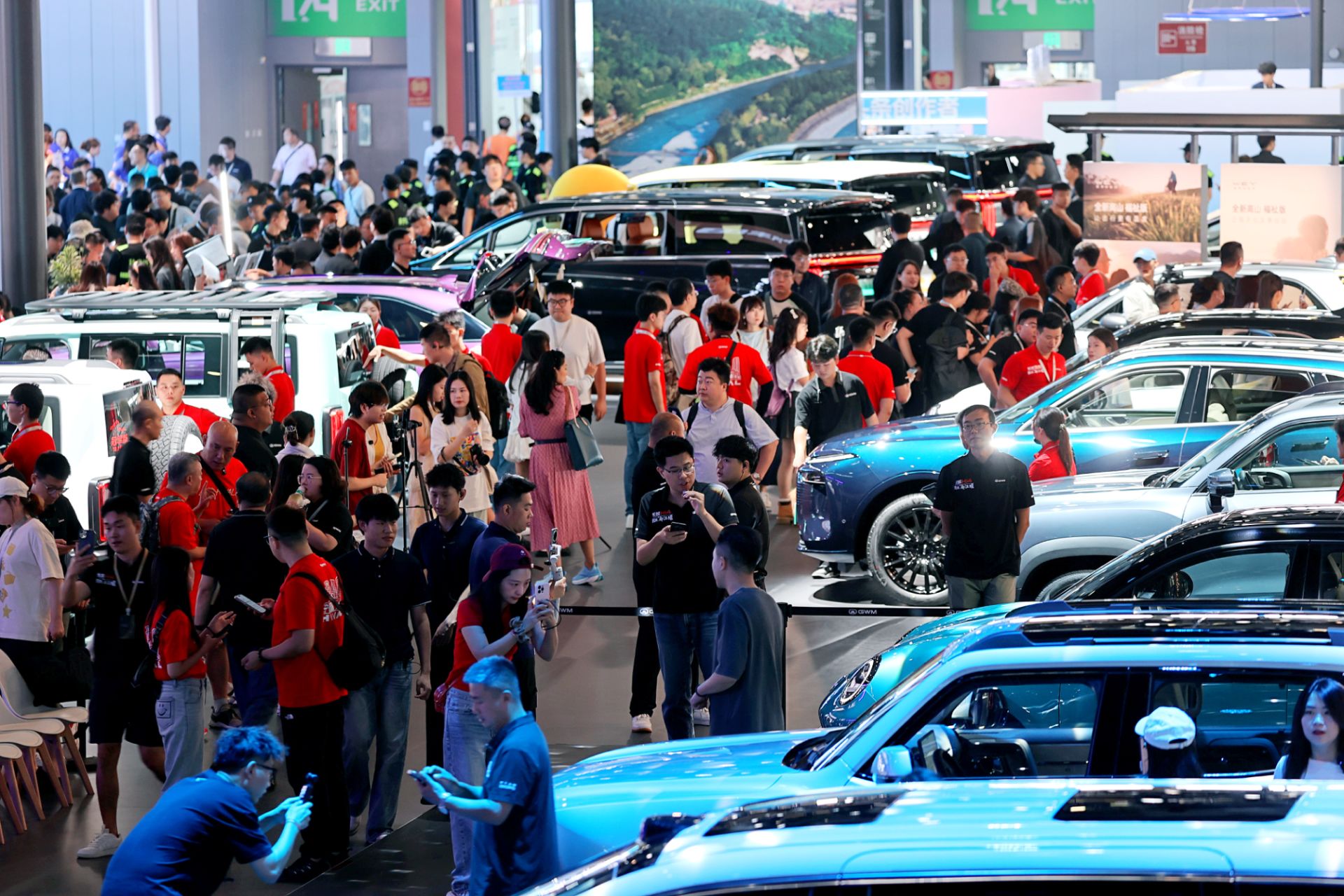 国补调整,地方接棒!年末收关,全国超30地推出汽车消费补贴 第1张 国补调整,地方接棒!年末收关,全国超30地推出汽车消费补贴 第1张